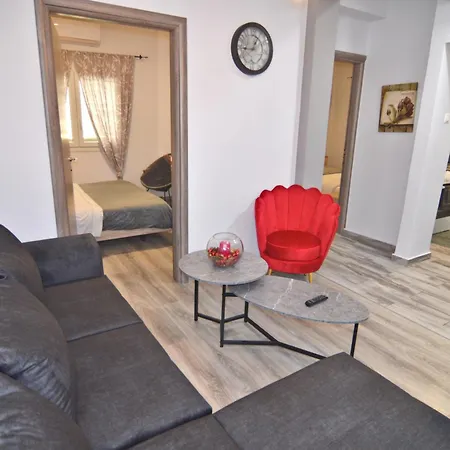 Vasilikis Spacious Lägenhet *